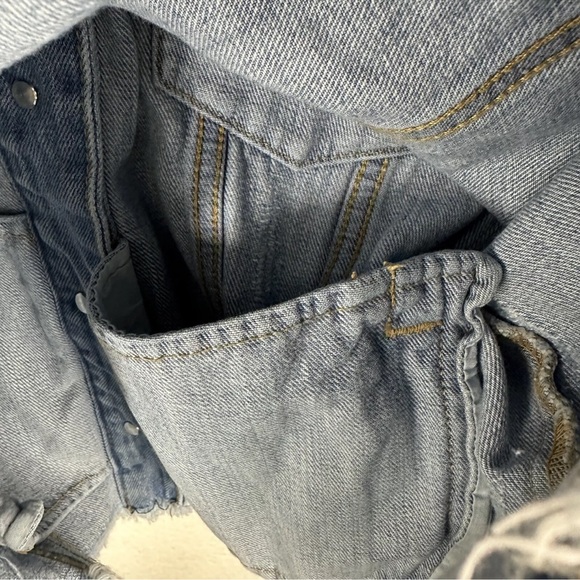 KanCan Los Angeles Size Small Distressed Denim Blue Jean Jacket Raw Hem Buttons - Picture 11 of 16